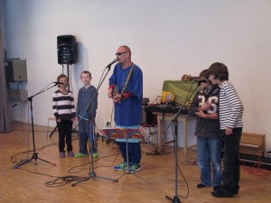 Jacky Lagger fait chanter et danser les 4-5-6-P