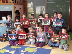 Les enfants, très fiers de vous présenter leur mini poulailler