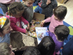 OOH !! Des friandises et un livre d'histoire !