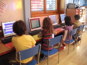 Voici quelques enfants très assidus et concentrés !