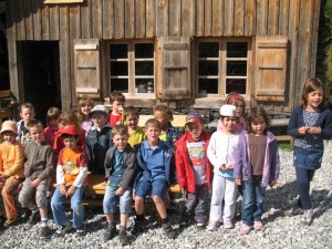 Pause devant le Moulin... super, le soleil est avec nous !